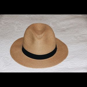 Forever 21 Accessories - Cute Straw Fedora Hat Forever 21 Accessories - Cute Straw Fedora Hat
